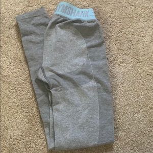 Gym shark contour leggings